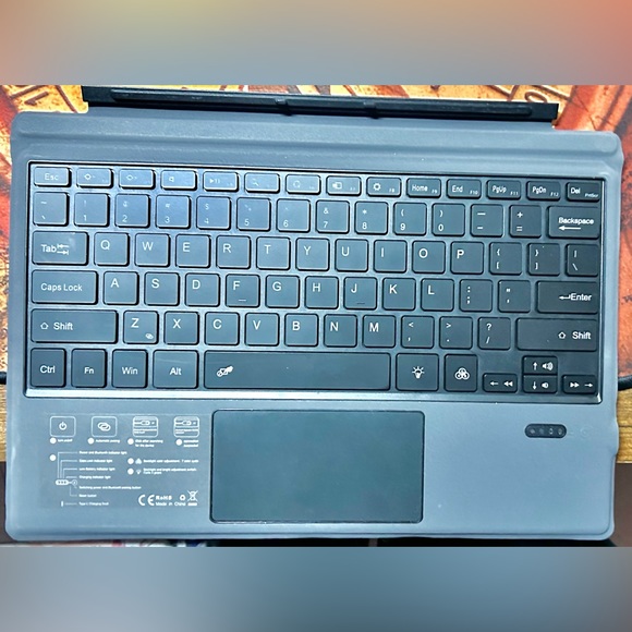 Surface Pro 3 & Microsoft Docking Station & Mouse - Picture 4 of 9